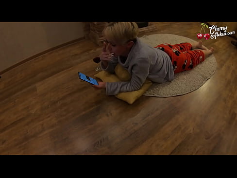 ❤️ Blondă nebună care suge o sculă uriașă și sare pe ea - Sex anal ❌  at porn ro.filmepornonline.ru ❌️