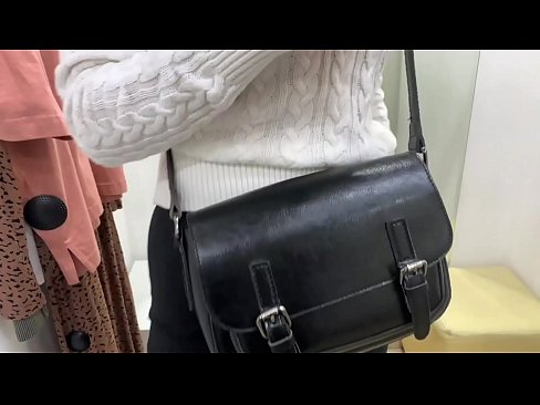 ❤️ Masturbarea în public a tinerei târfe FeralBerry cu un dildo în cabina de probă ❌  at porn ro.filmepornonline.ru ❌️